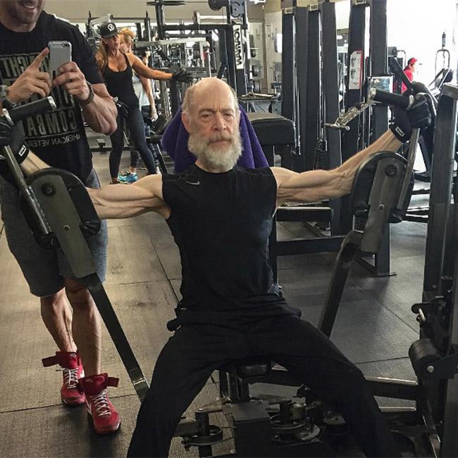 61-летний обладатель «Оскара» Дж. К. Симмонс качается для роли в фильме о супергероях - Новости