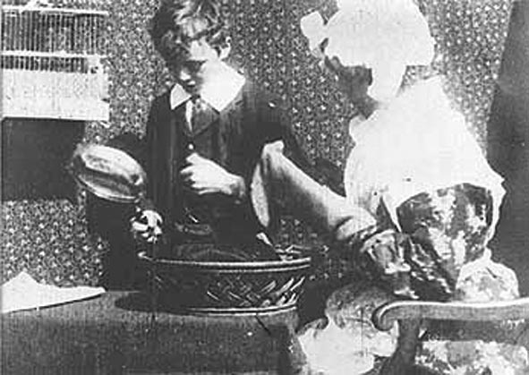 Бабушкина лупа (1900) - Трейлеры