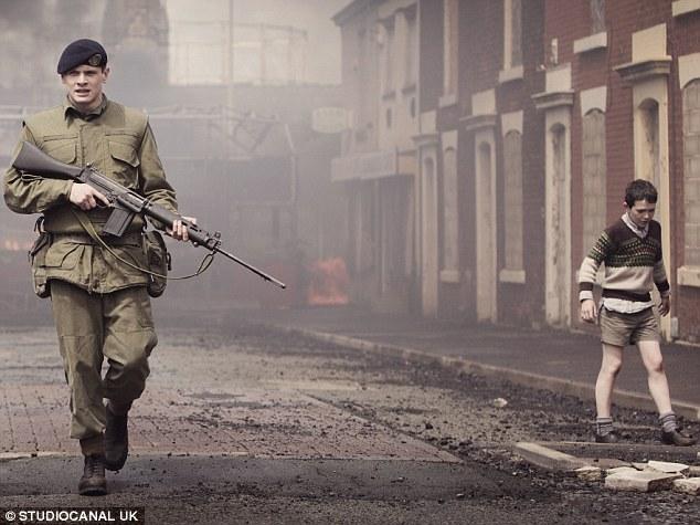 71 / '71 (2014) - Трейлеры