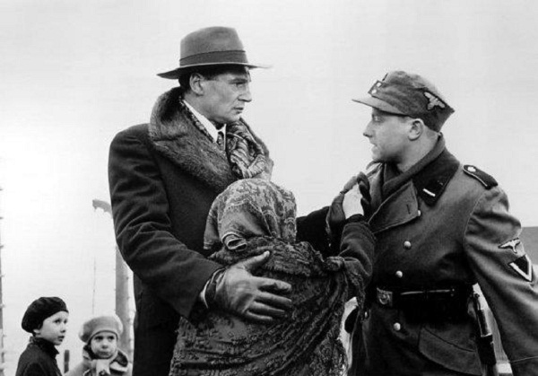 Фильм Список Шиндлера (1993) - Трейлеры Фильм Список Шиндлера (1993) - Трейлеры