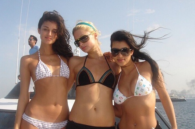 Пэрис Хилтон вспомнила о путешествии с Ким Кардашьян