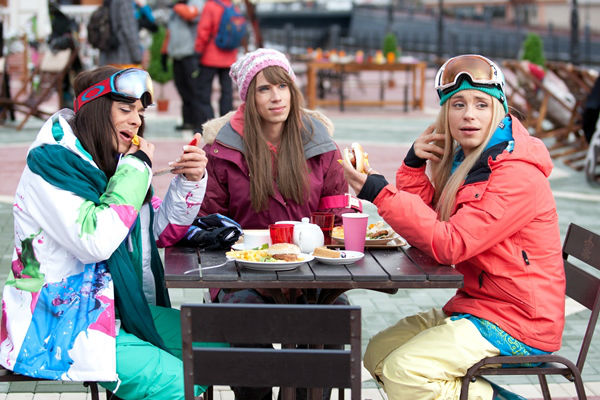 В спорте только девушки (2013) - Трейлеры