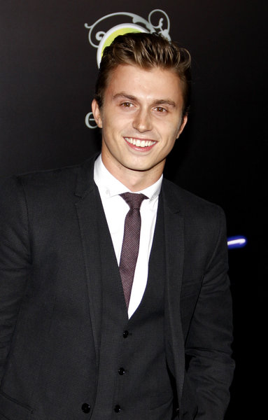 Кенни Вормолд Kenny Wormald - Биографии