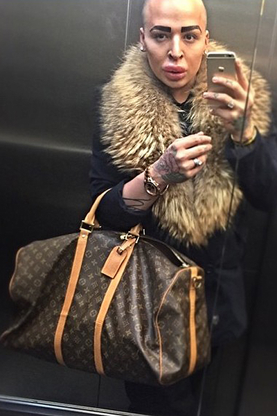 Поклонник Ким Кардашьян потратил 150 тысяч долларов, чтобы стать ее копией - Биографии