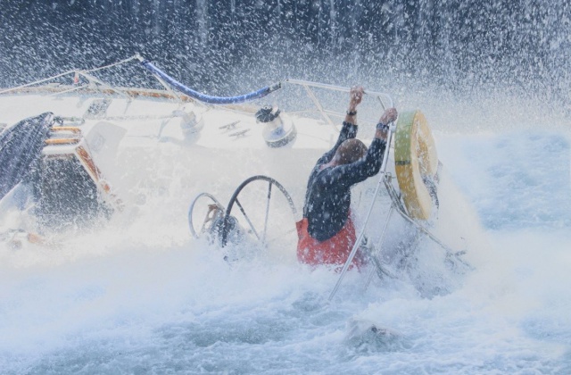 Не угаснет надежда (2013) - Трейлеры