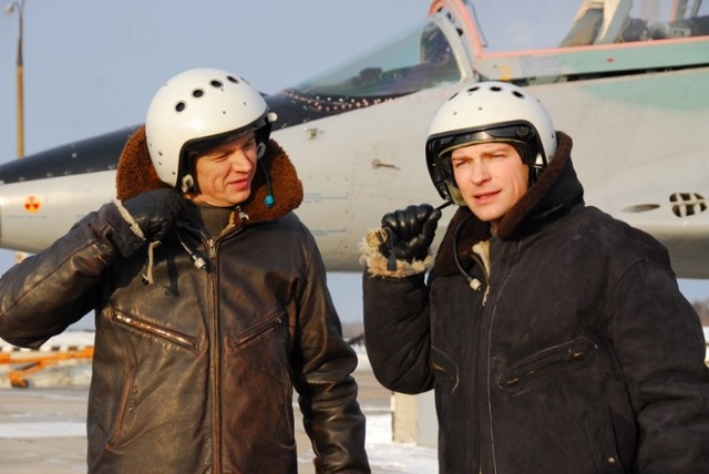 Сериал "Обнимая небо " - Трейлеры