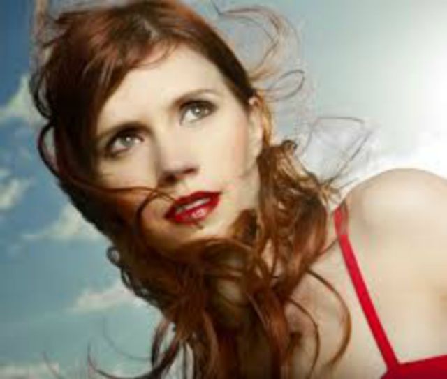 Джули МакНивен - Анна Милтон - Трейлеры