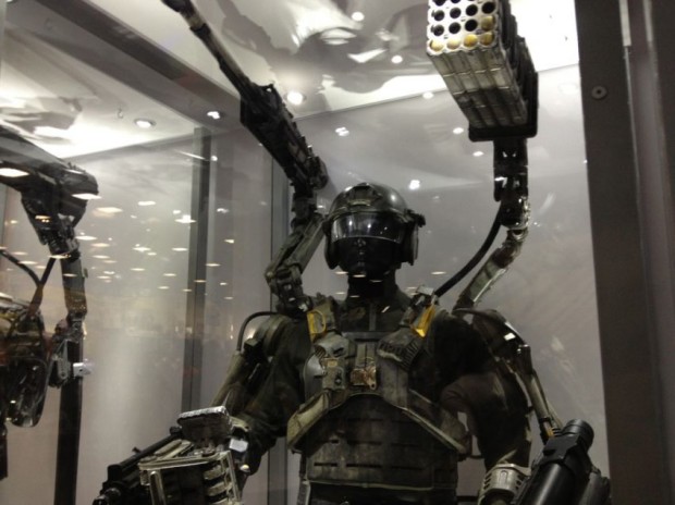 Самый дорогой костюм для фантастического фильма - Трейлеры