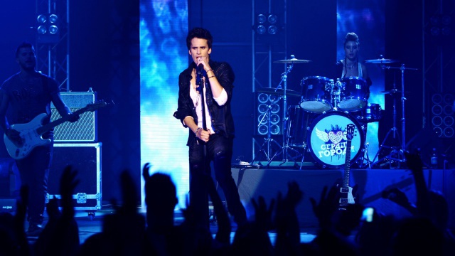 Одинок по контракту (2014) - Трейлеры