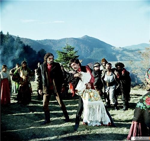 Табор уходит в небо - Трейлеры