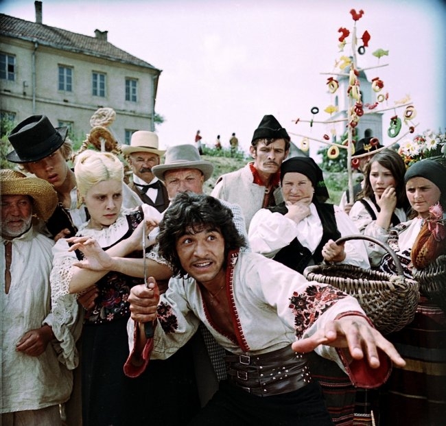 Табор уходит в небо - Трейлеры