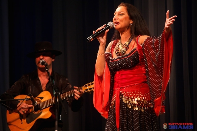 Табор уходит в небо - Трейлеры