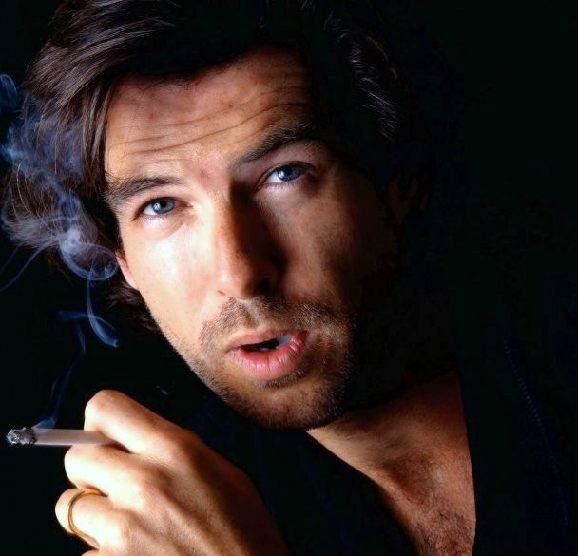 П.Броснан сбежал от ТЕЛОХРАНИТЕЛЕЙ, так как хотел прогуляться по КРАСНОЙ ПЛОЩАДИ - Трейлеры