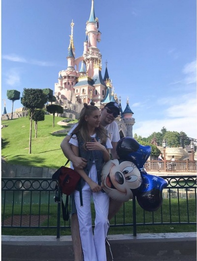 Кристина Асмус и Гарик Харламов отдыхают в Диснейленде