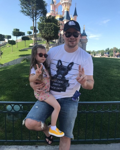 Кристина Асмус и Гарик Харламов отдыхают в Диснейленде