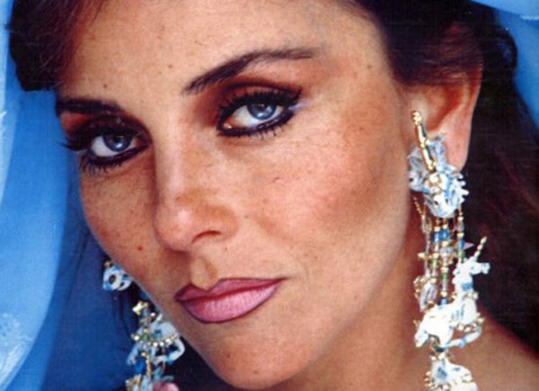 Вероника Кастро - Биографии