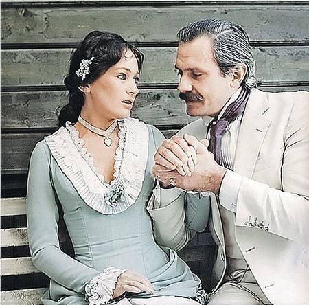 Из кинофильма "Жестокий романс " - Трейлеры