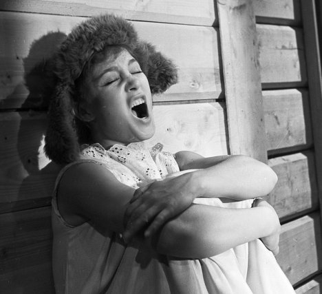 Девчата (в цвете) - Трейлеры