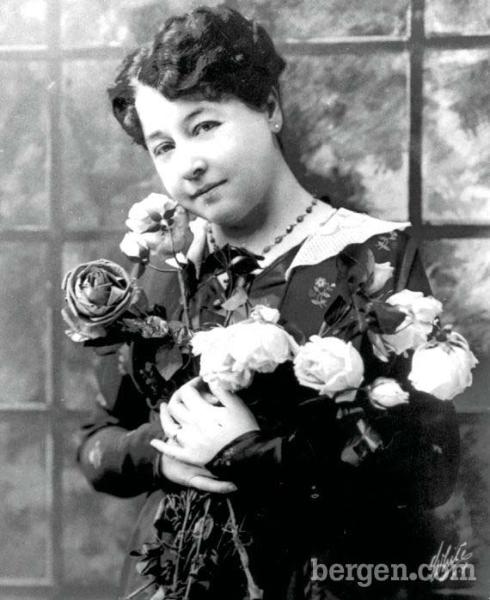 Шляпо-сосисочный агрегат (1900) - Трейлеры Шляпо-сосисочный агрегат (1900) - Трейлеры