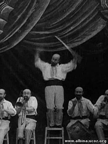 Человек-оркестр (1900) - Трейлеры