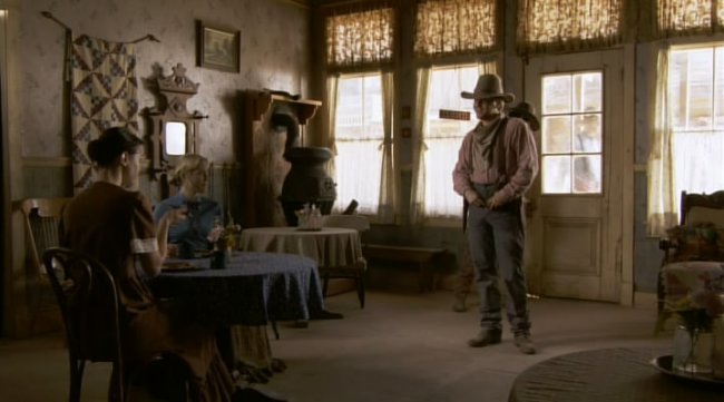 Любовь приходит тихо - Трейлеры