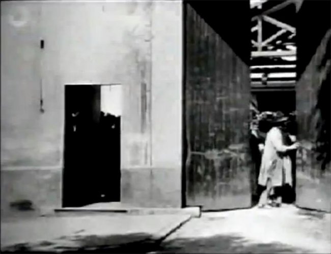 Выход рабочих с фабрики "Люмьер" (1895) - Трейлеры