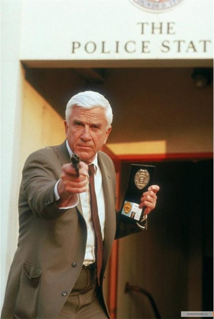 Голый пистолет (1988) - Трейлеры