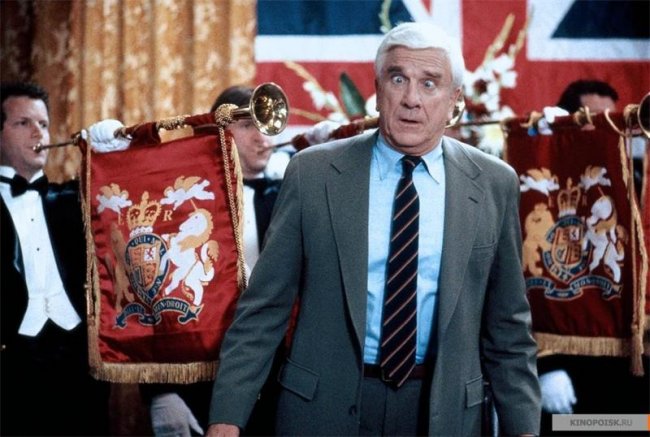 Голый пистолет (1988) - Трейлеры