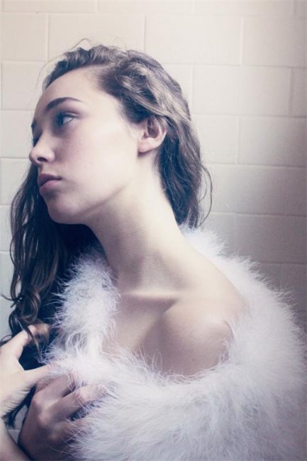 Алисия Дебнем-Кери, актриса - Трейлеры