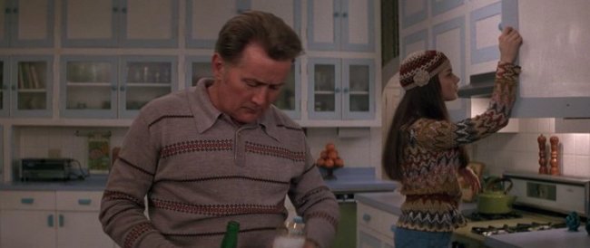 Война в доме/The War at Home (1996) - Трейлеры