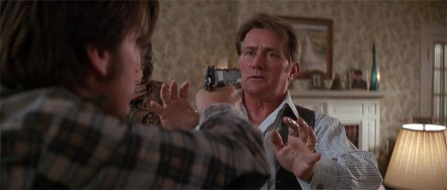 Война в доме/The War at Home (1996) - Трейлеры