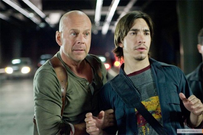 Крепкий орешек 4.0 (2007) - Трейлеры