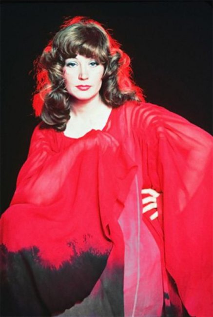 Женщина, которая поёт. - Трейлеры