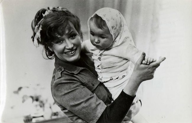 Женщина, которая поёт. - Трейлеры