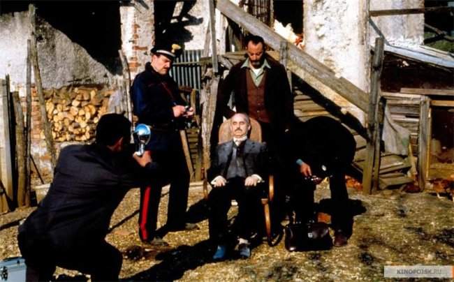 Место на кладбище (1997) - Трейлеры