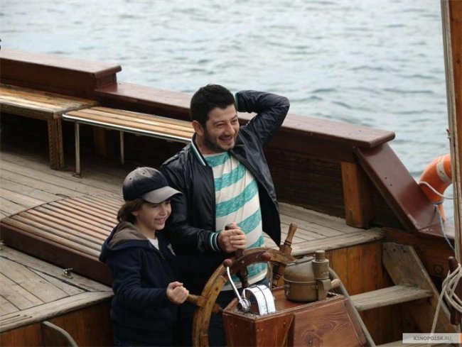 Подарок с характером - Трейлеры