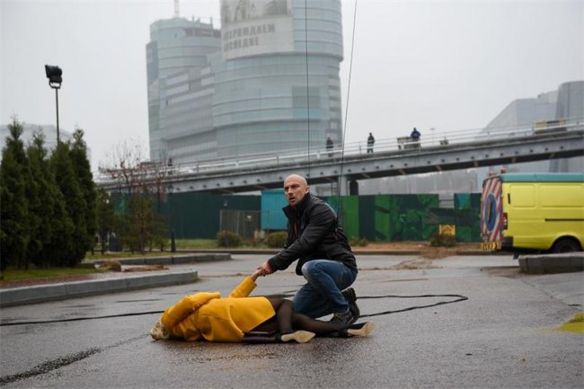 Одной левой (премьера 16 апреля 2015) - Трейлеры