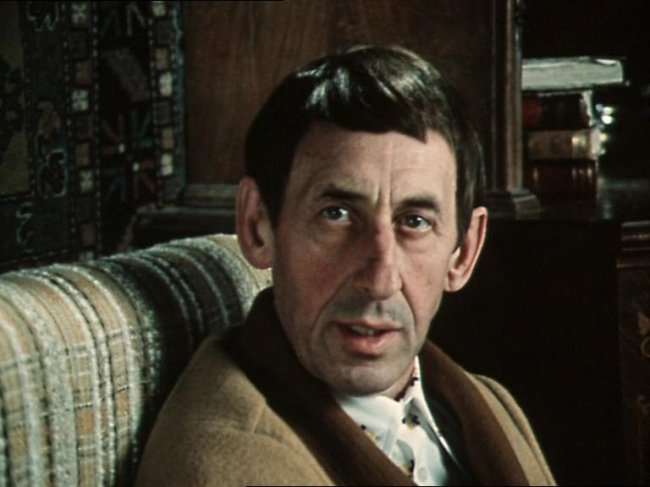 Фильм "По семейным обстоятельствам" (1977) - Трейлеры