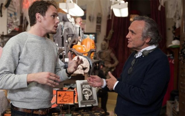 Моя девушка – зомби / Burying the Ex (2014) - Трейлеры