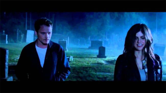 Моя девушка – зомби / Burying the Ex (2014) - Трейлеры