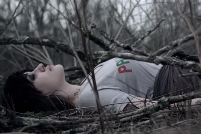 Написать любовь на её руках / To Write Love on Her Arms (2015) - Трейлеры