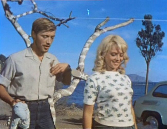 Три плюс два - Трейлеры