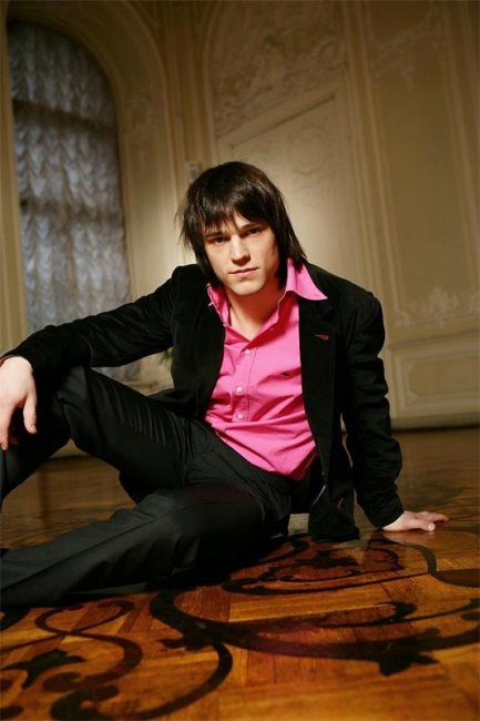 Данила Козловский - Биографии