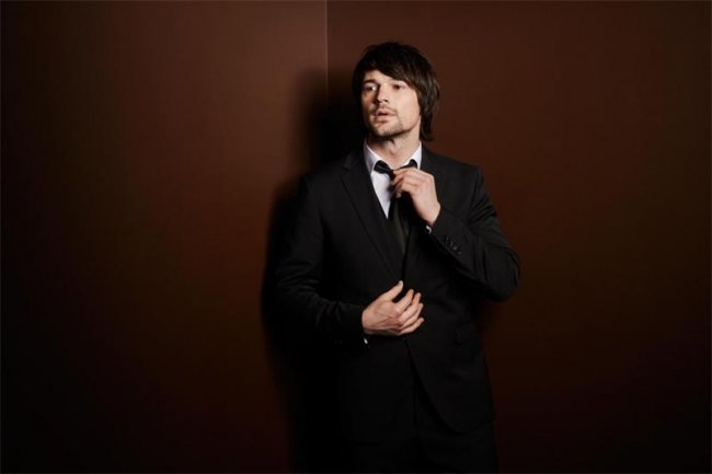 Данила Козловский - Биографии