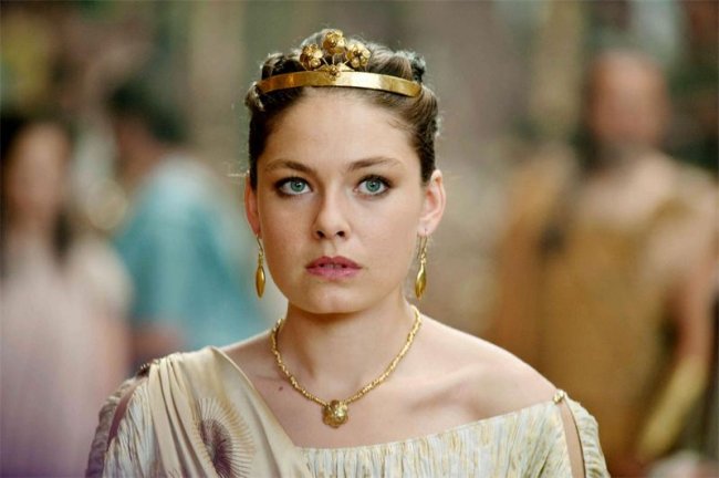 Актриса Алекса Давалос - Биографии