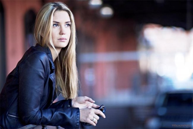 Агата Муцениеце - Биографии