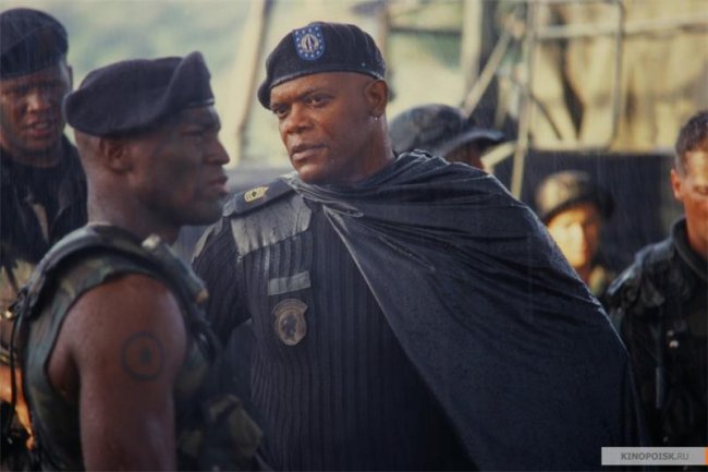 База «Клейтон» (2003) - Трейлеры