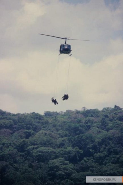 База «Клейтон» (2003) - Трейлеры