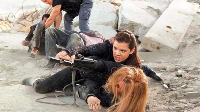 Особо опасна / Barely Lethal (2015) - Трейлеры