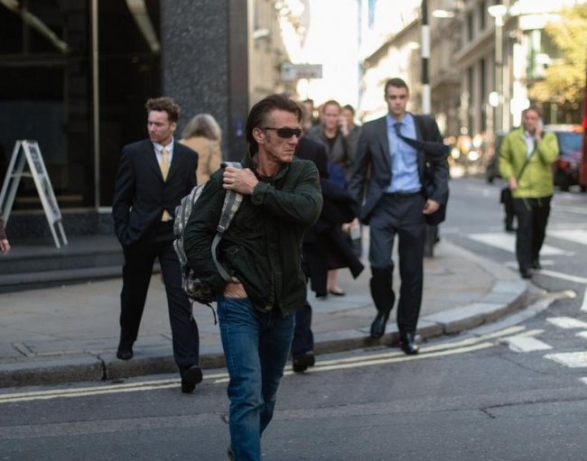 Ганмен / The Gunman (2015) - Трейлеры